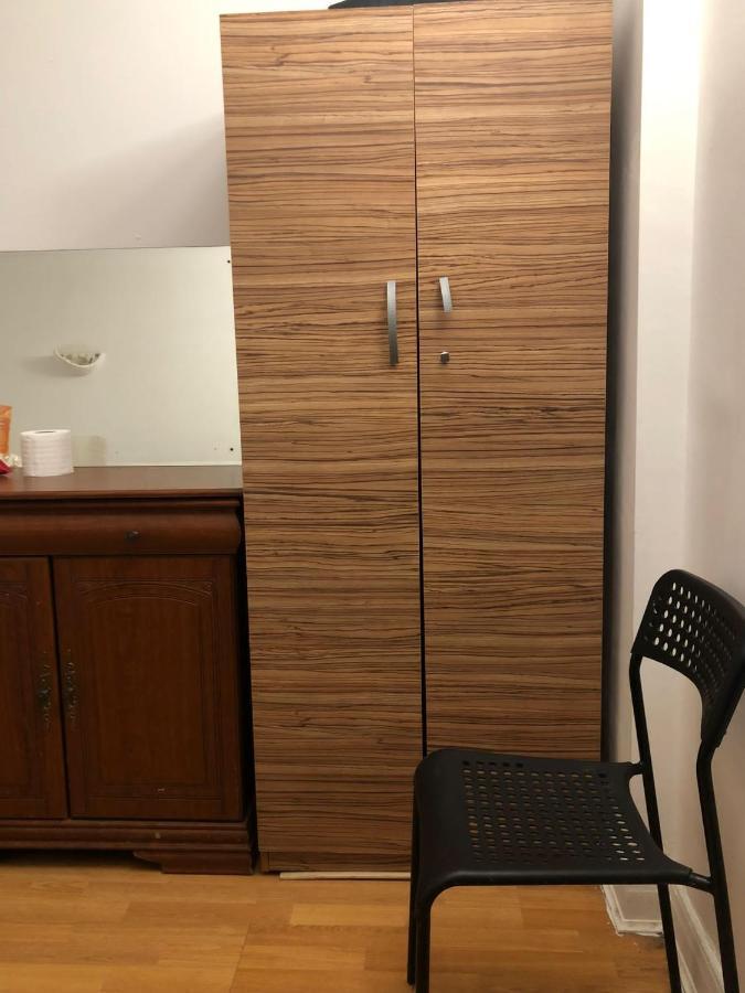 Private Rooms In 3 Bedroom Flat!! Londra Exterior foto