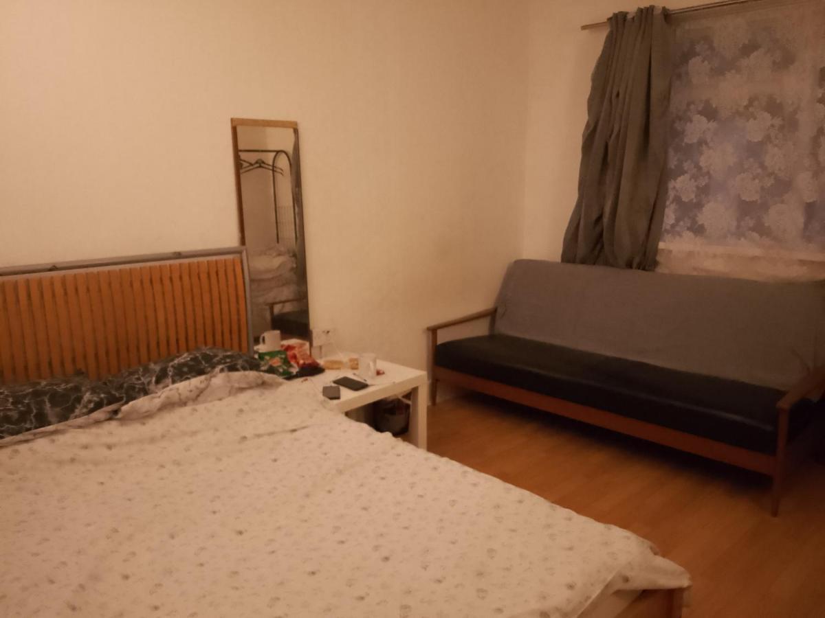 Private Rooms In 3 Bedroom Flat!! Londra Exterior foto