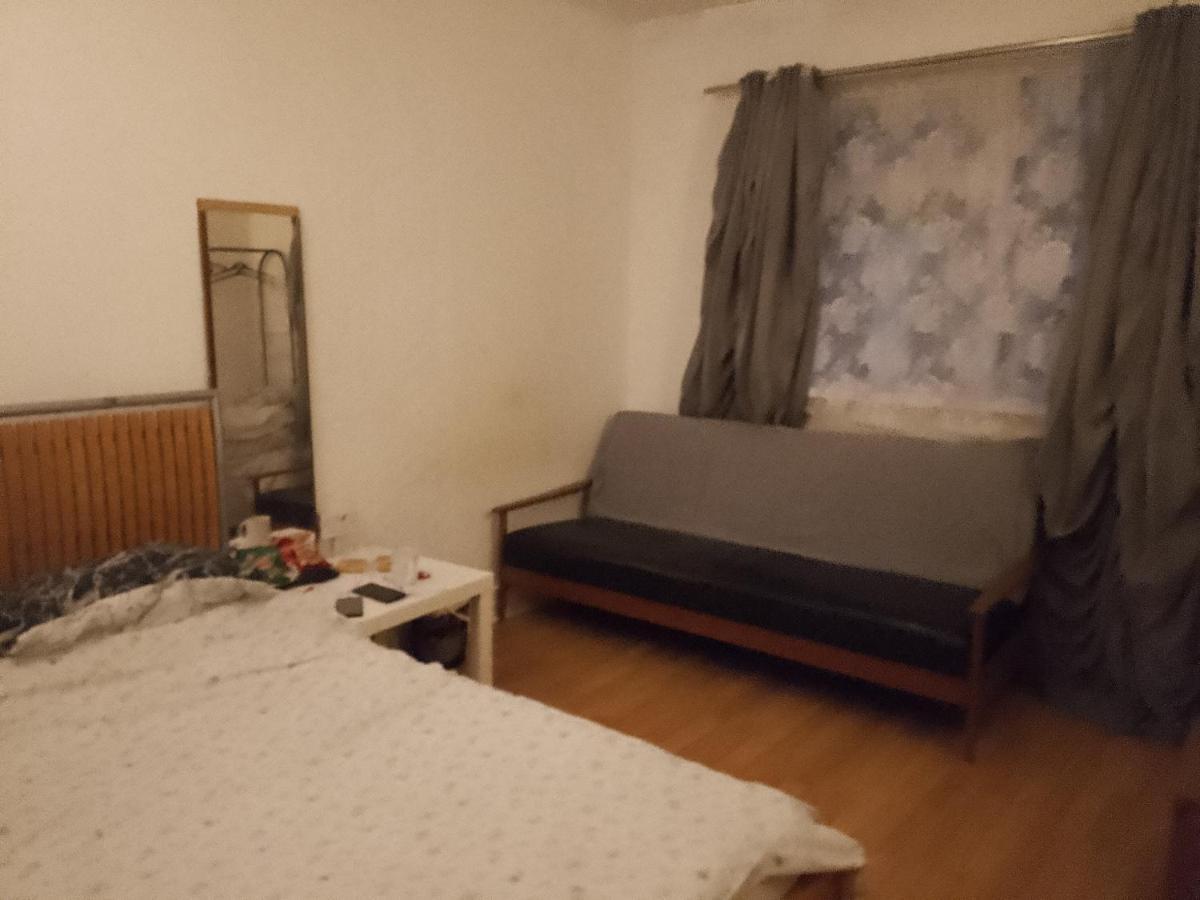 Private Rooms In 3 Bedroom Flat!! Londra Exterior foto